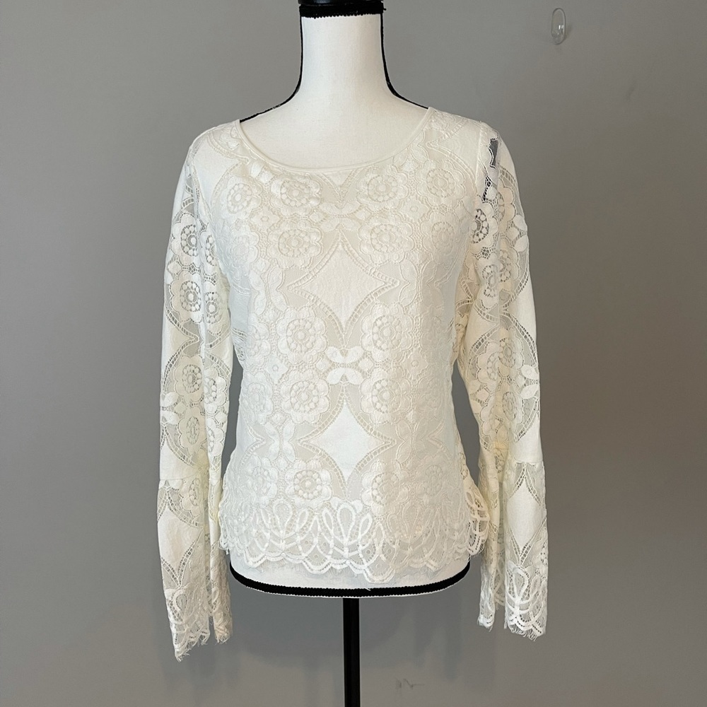 Vince Camuto lace with eyelash trim top size Small office lace cottage coastal